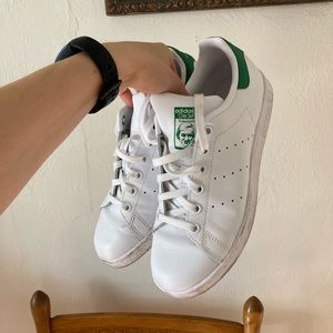 Classic White and Green Adidas Stan Smiths (6/7)
